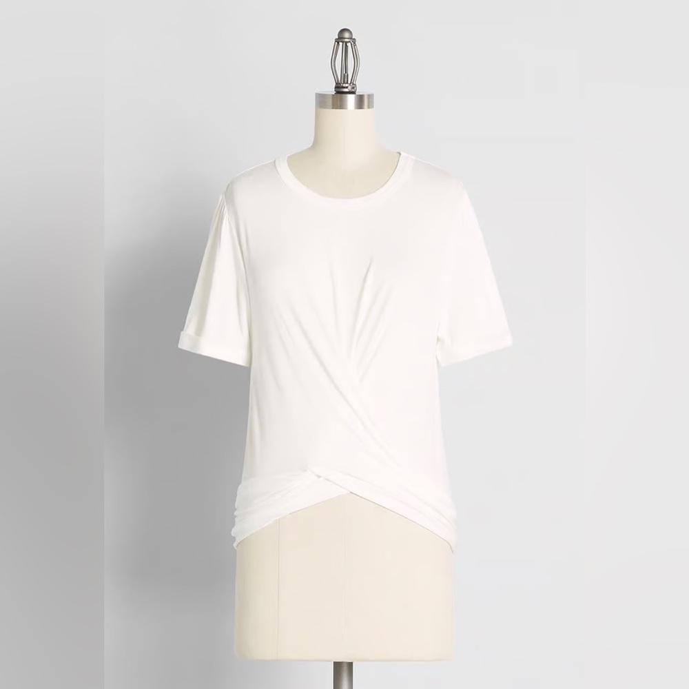 ModCloth NWT A Twist of‎ Fun Knit Top - White -